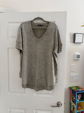 Washed V-Neck Short Sleeve Top in Olive